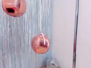 Miaqueen021